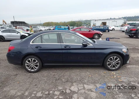 2016 Mercedes-Benz C 300 4Matic z USA, uszkodzony, nr VIN 55SWF4KB8GU114367